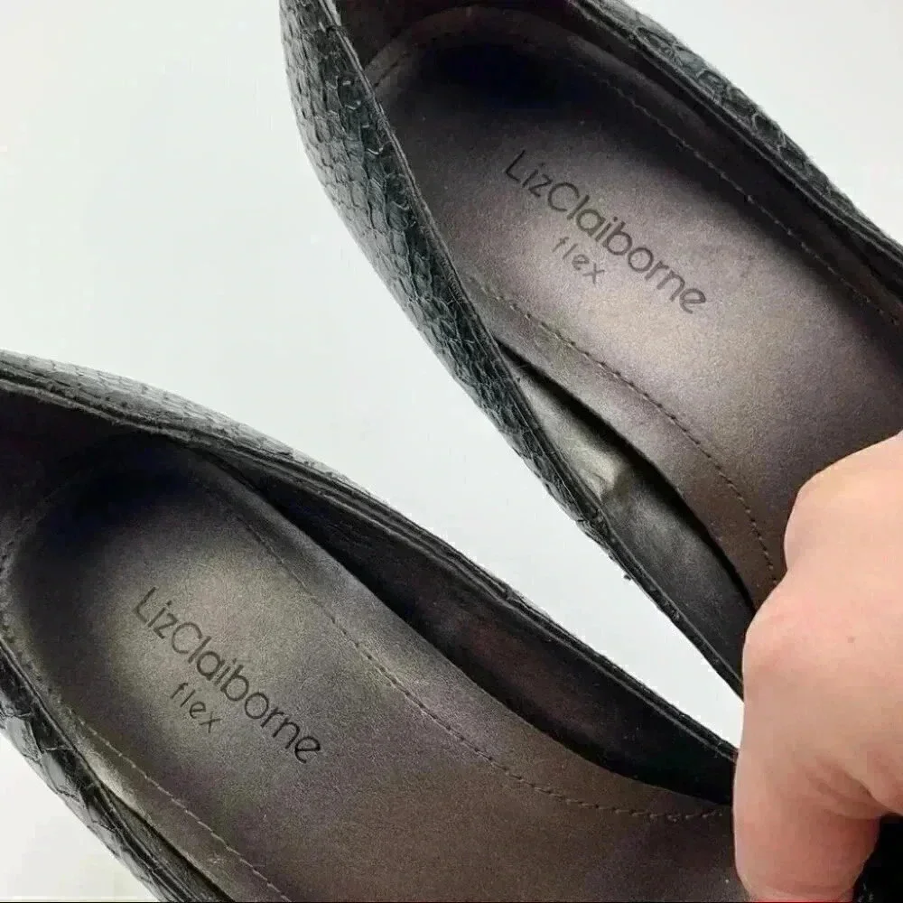 Liz Claiborne flex heels sz 5.5 black faux leather
